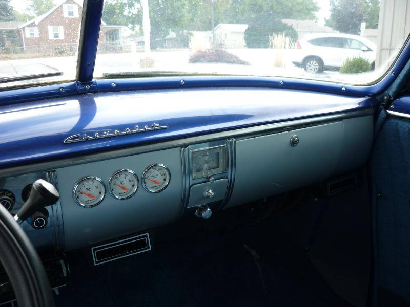 Chevrolet-styleline-1950-blue-10
