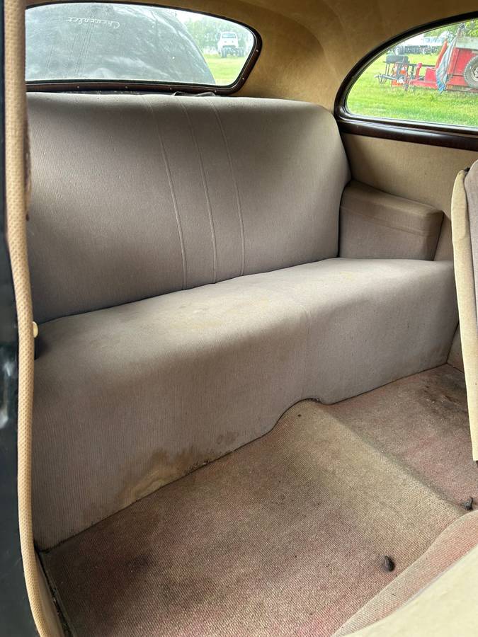 Chevrolet-stylemaster-2-door-1947-black-3