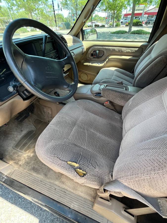 Chevrolet-suburban-12-ton-ls-1995-black