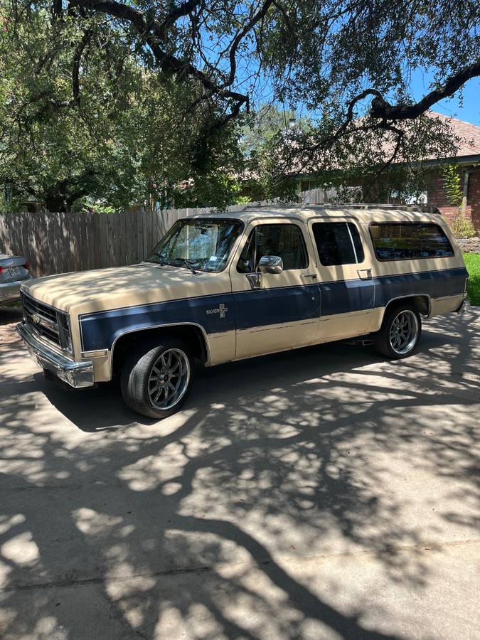 Chevrolet-suburban-12-ton-nominal-1986-custom-1