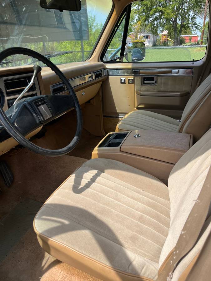 Chevrolet-suburban-12-ton-nominal-1986-custom-10