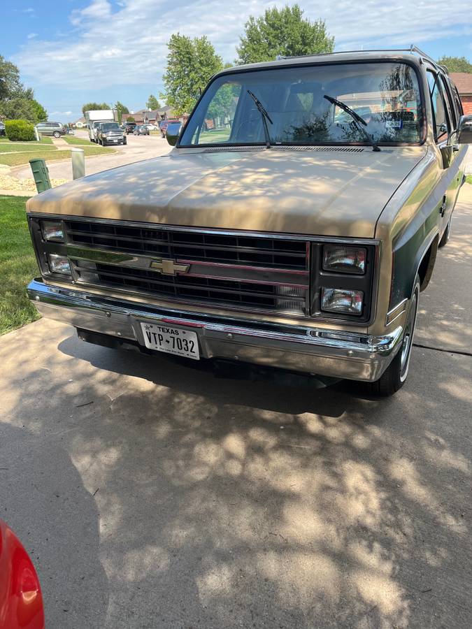 Chevrolet-suburban-12-ton-nominal-1986-custom-7