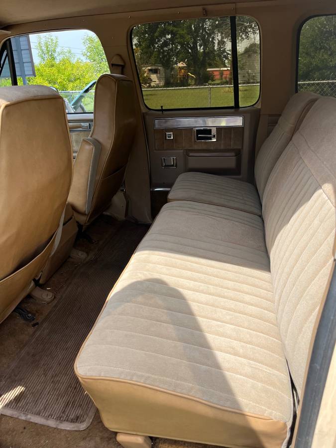 Chevrolet-suburban-12-ton-nominal-1986-custom-8