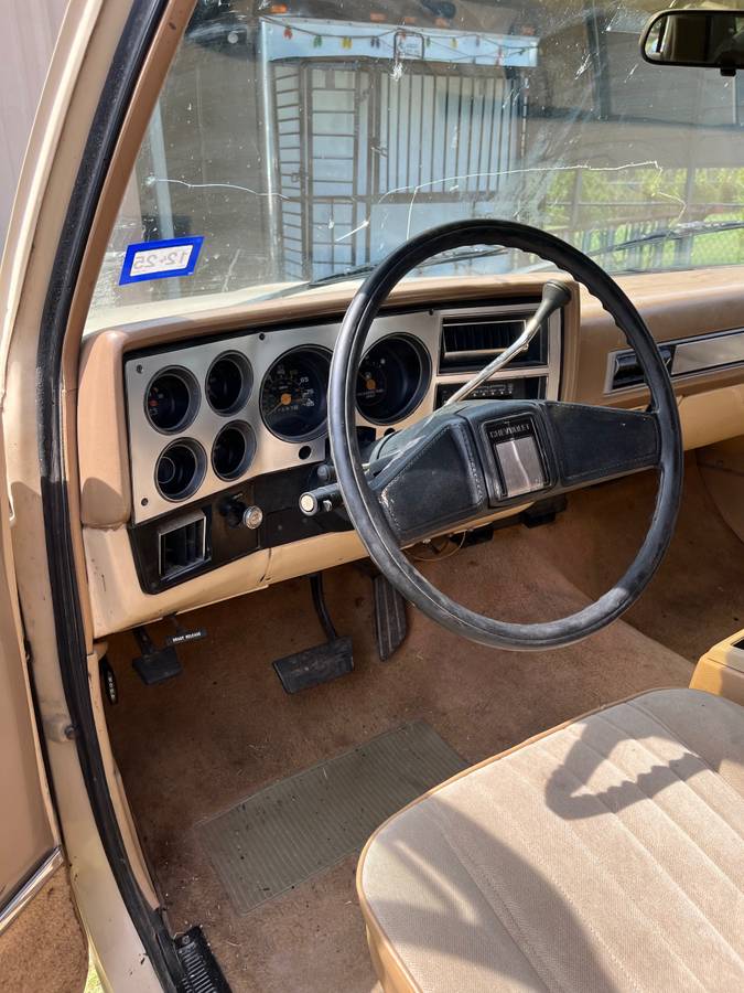 Chevrolet-suburban-12-ton-nominal-1986-custom-9