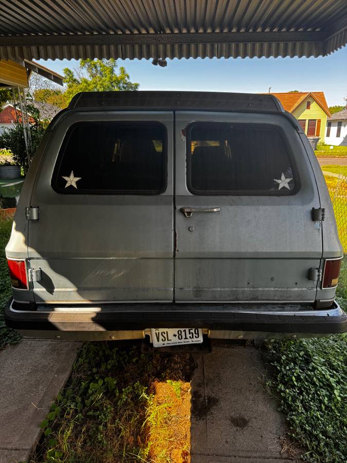 Chevrolet-suburban-12-ton-nominal-1989-1