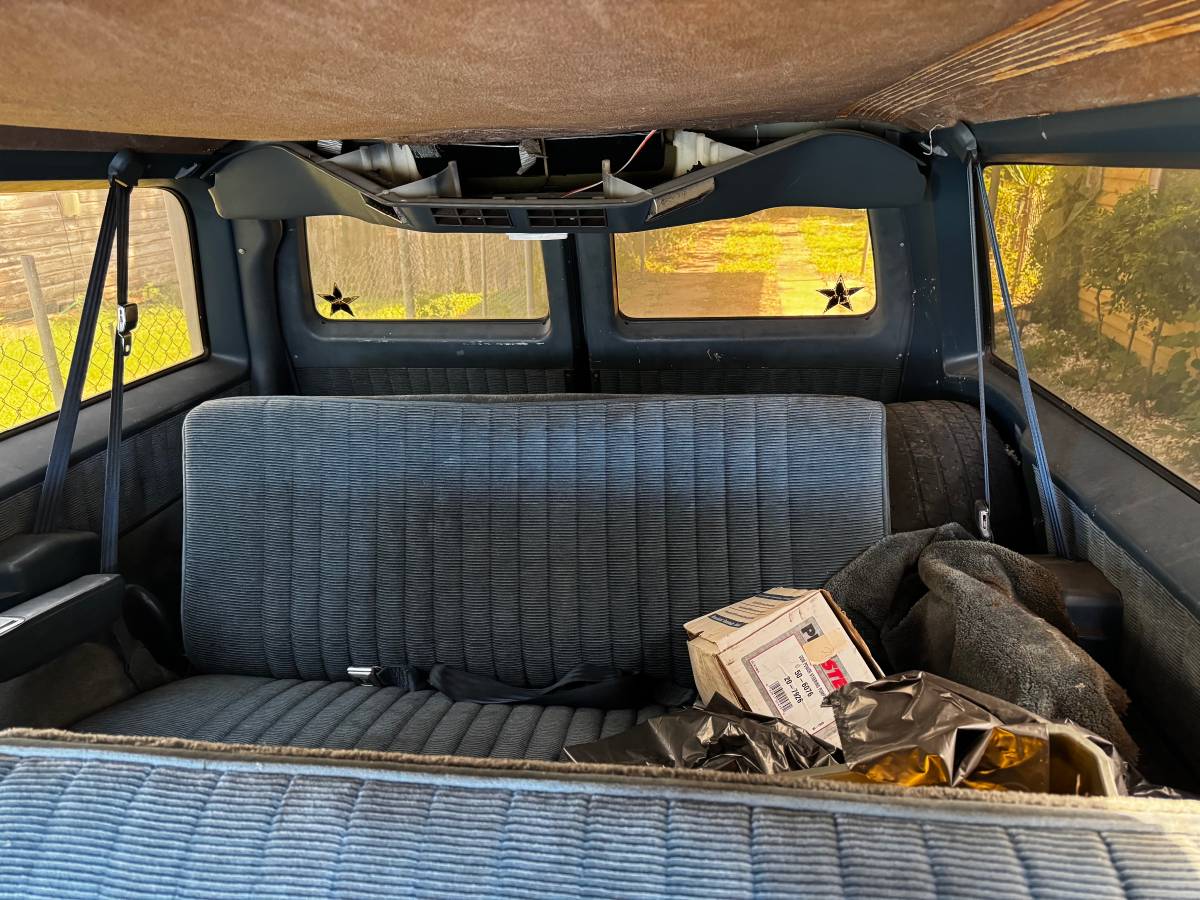 Chevrolet-suburban-12-ton-nominal-1989-14