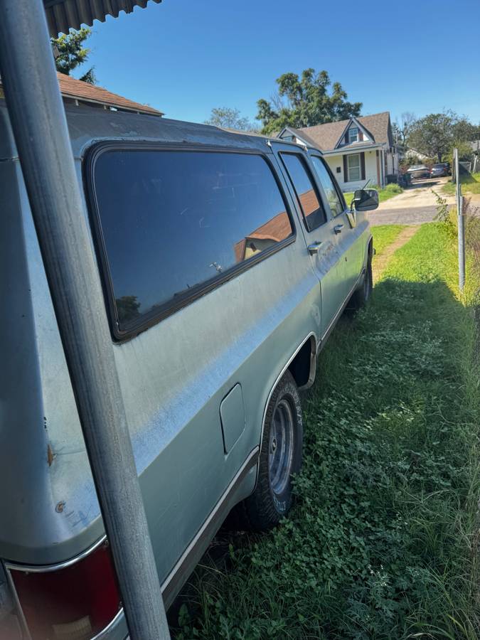 Chevrolet-suburban-12-ton-nominal-1989-4