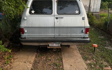 Chevrolet-suburban-12-ton-nominal-1989-9