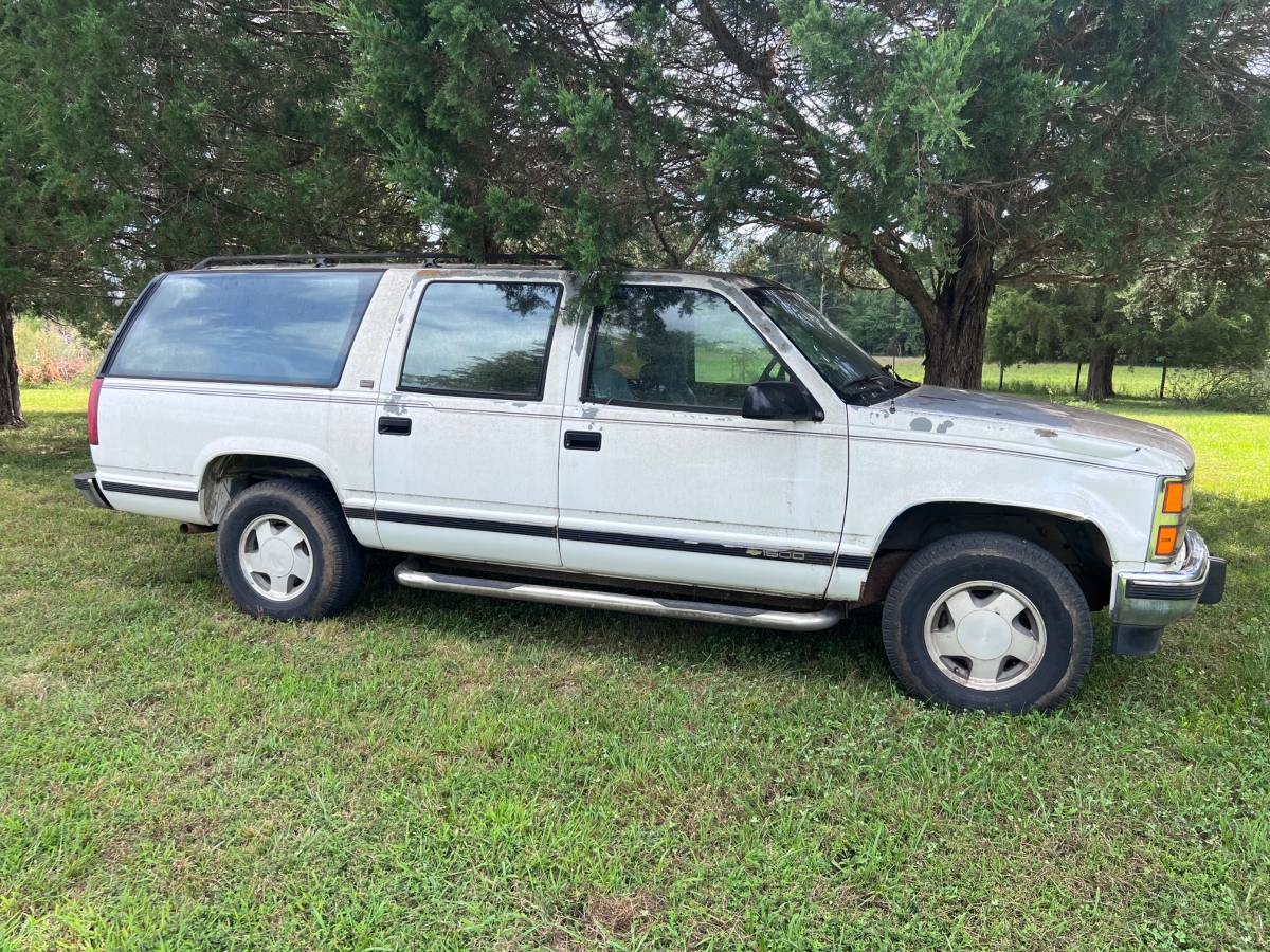 Chevrolet-suburban-12-ton-nominal-1993-white-2
