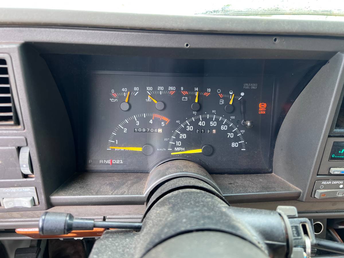 Chevrolet-suburban-12-ton-nominal-1993-white-3