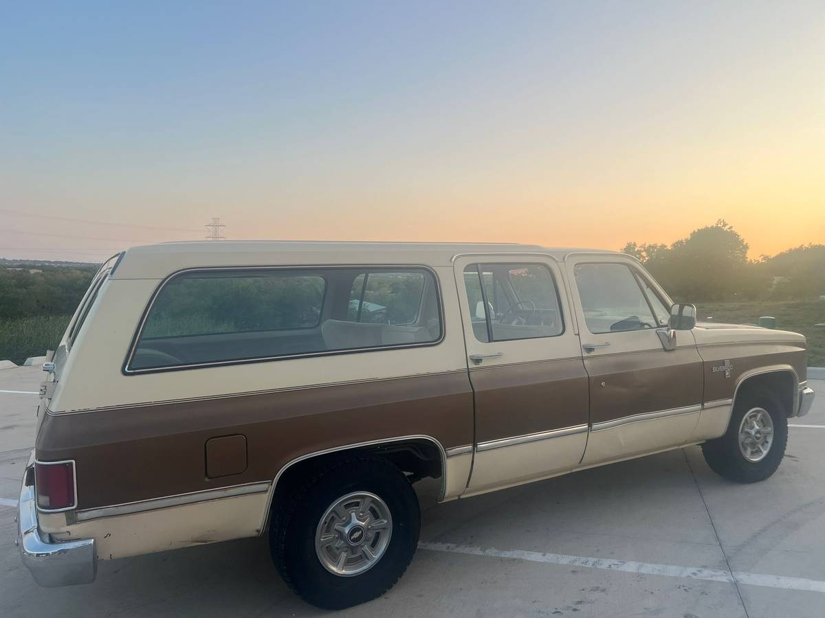 Chevrolet-suburban-1500-1986-1