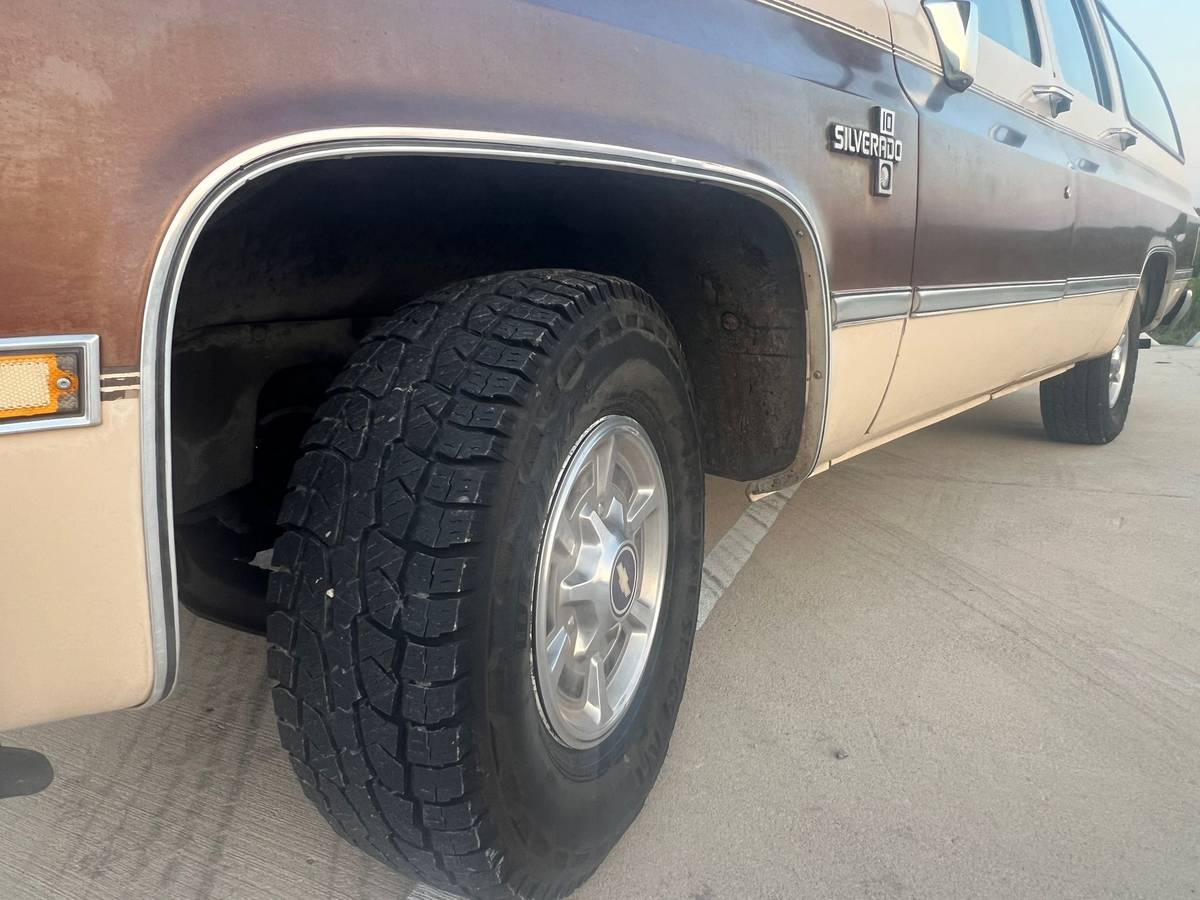 Chevrolet-suburban-1500-1986-12