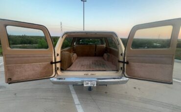 Chevrolet-suburban-1500-1986-13