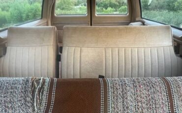 Chevrolet-suburban-1500-1986-9