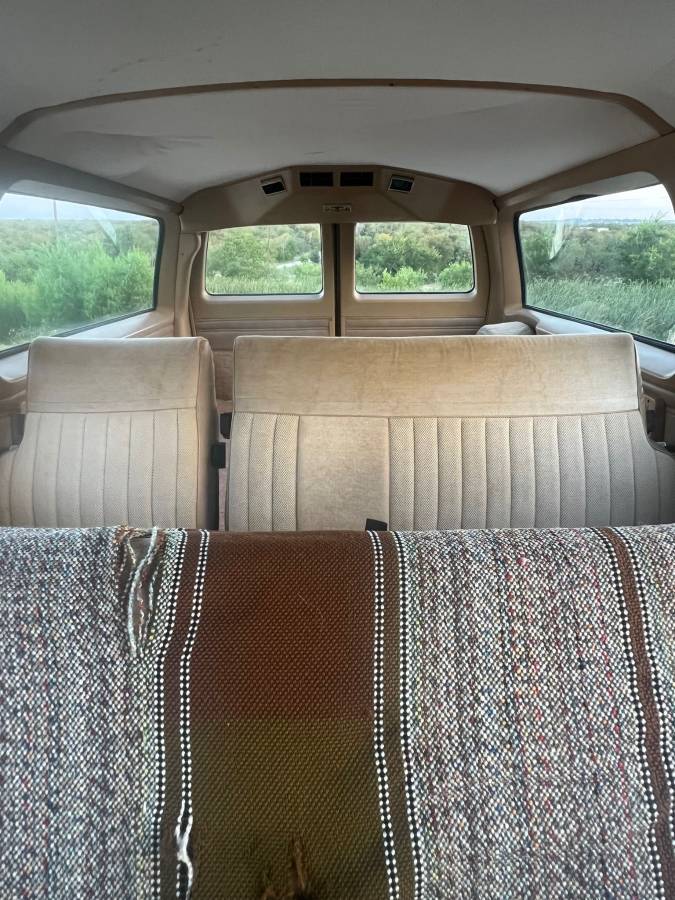 Chevrolet-suburban-1500-1986-9