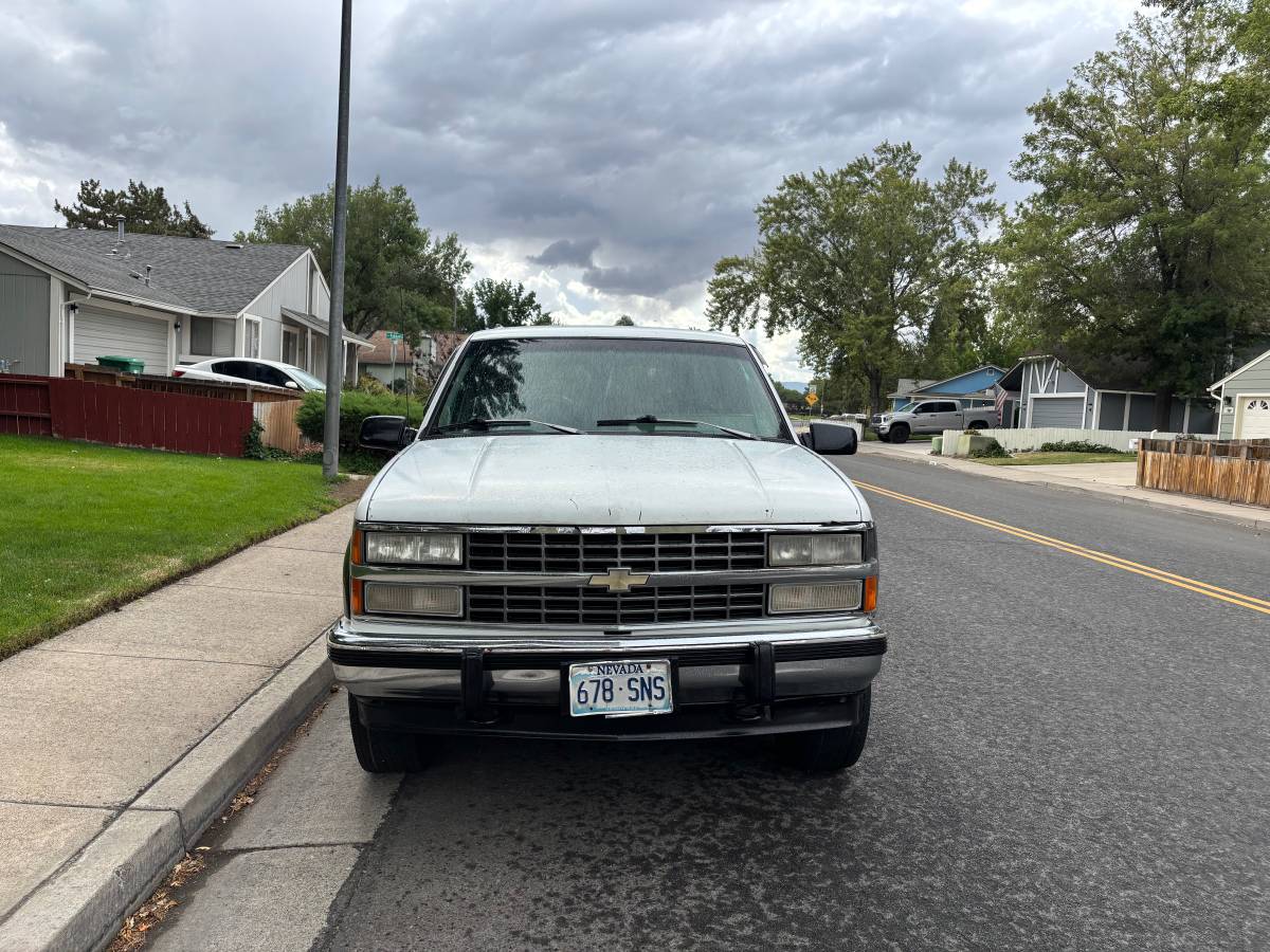 Chevrolet-suburban-1500-1993-3
