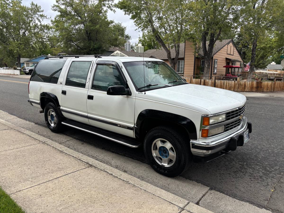 Chevrolet-suburban-1500-1993-4