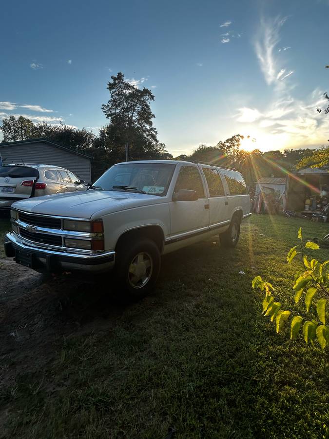 Chevrolet-suburban-1500-1994-white-1