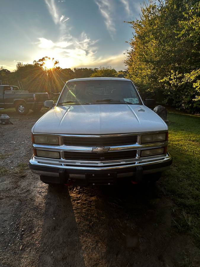 Chevrolet-suburban-1500-1994-white-11