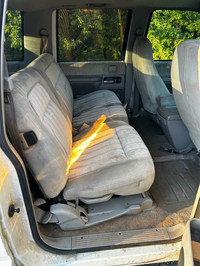 Chevrolet-suburban-1500-1994-white-12