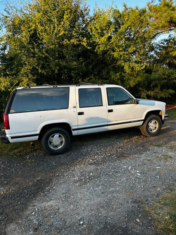 Chevrolet-suburban-1500-1994-white-13