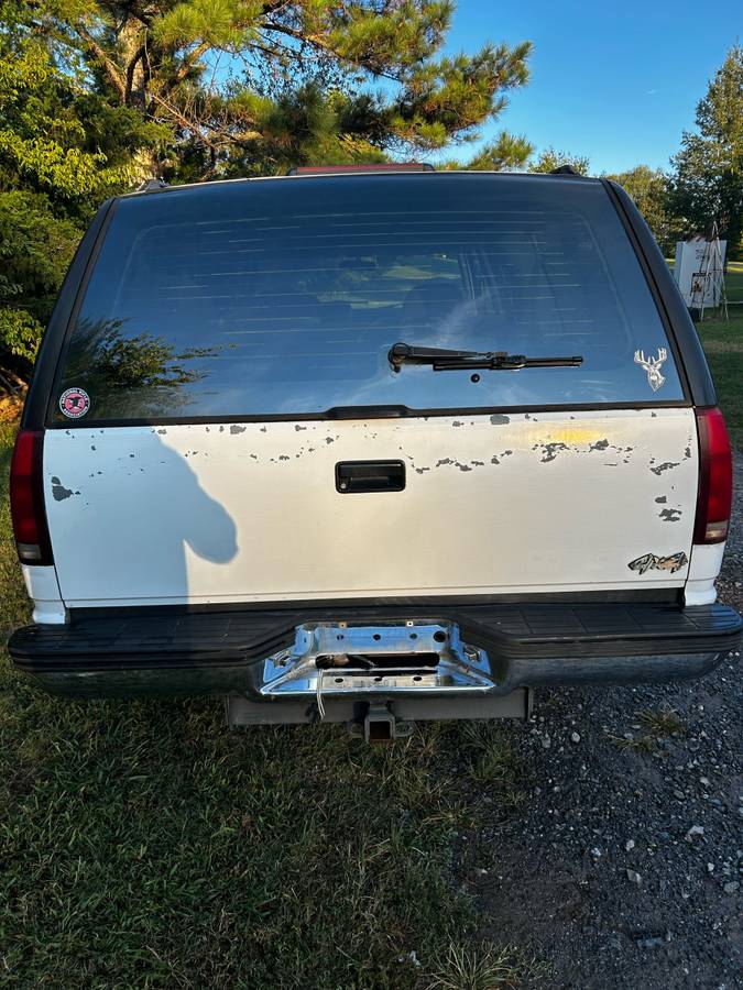 Chevrolet-suburban-1500-1994-white-14