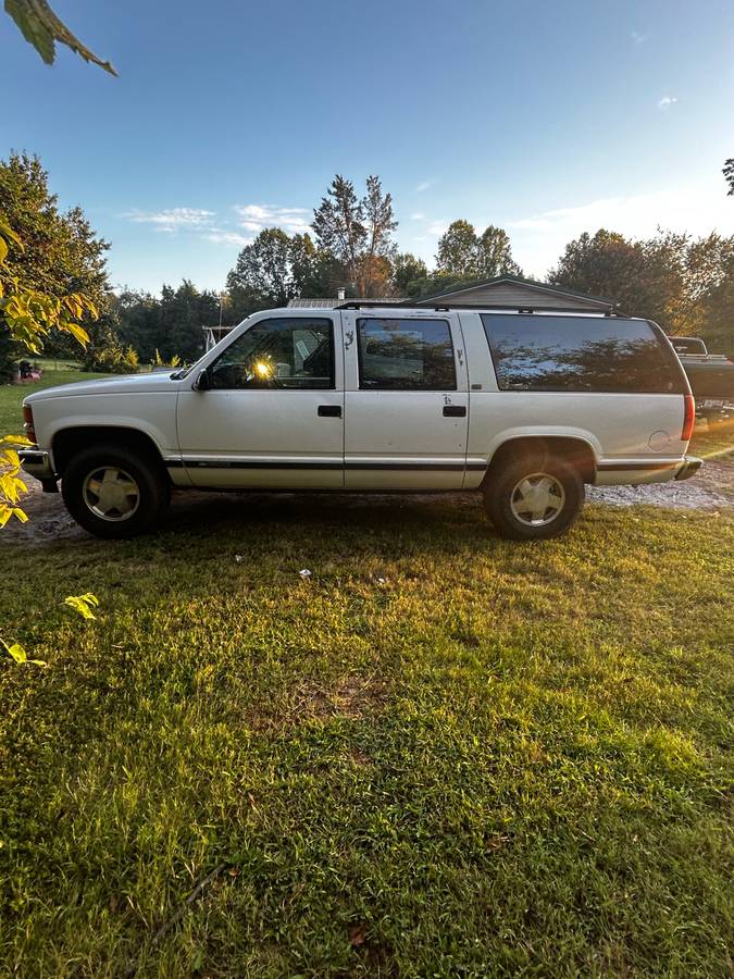 Chevrolet-suburban-1500-1994-white-2
