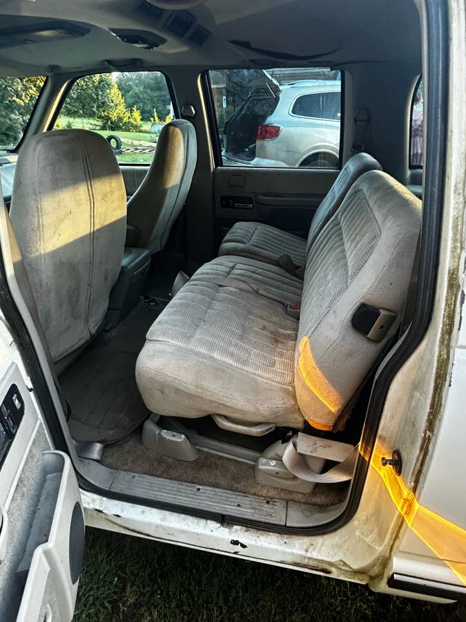 Chevrolet-suburban-1500-1994-white-3