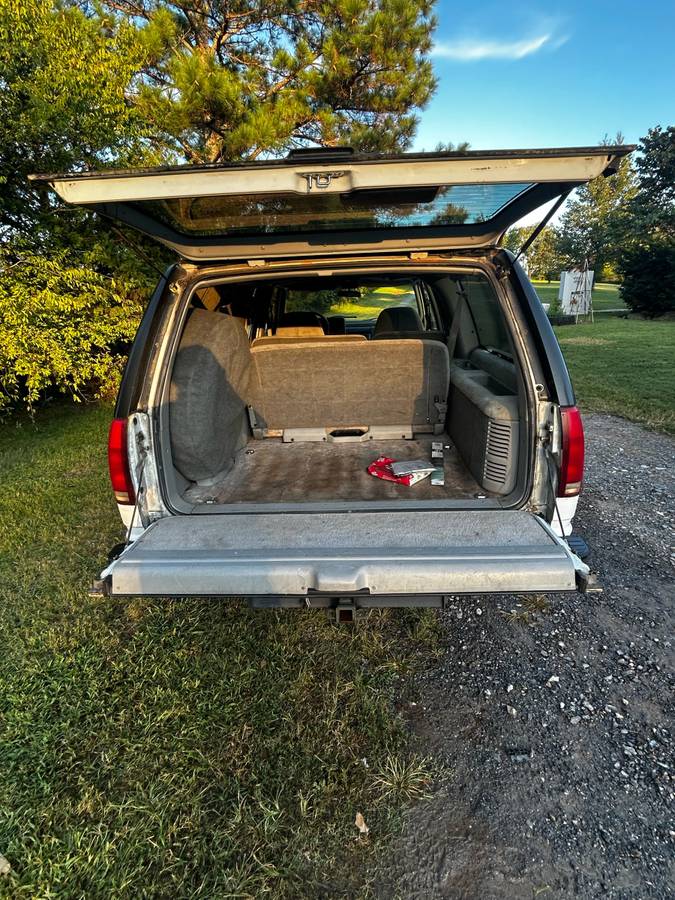 Chevrolet-suburban-1500-1994-white-5