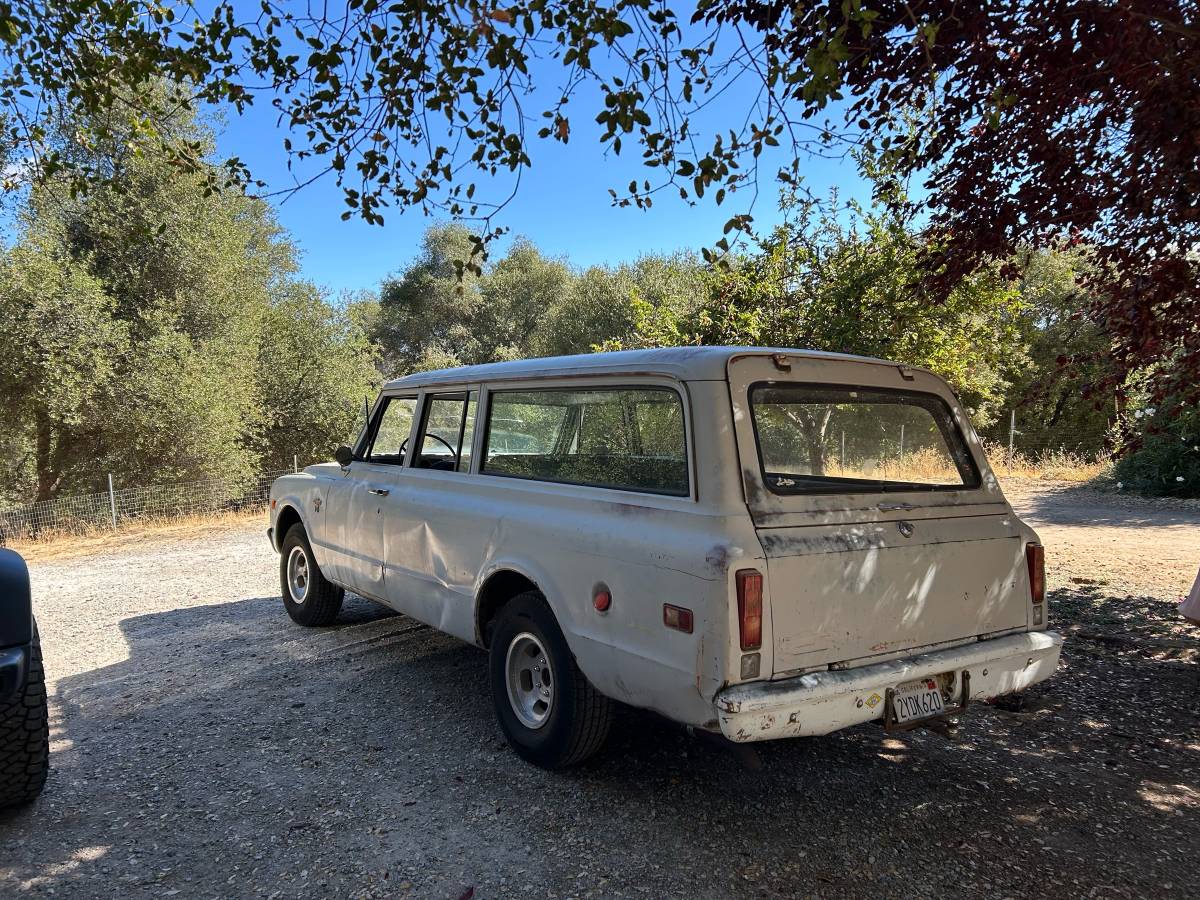 Chevrolet-suburban-1968-white-5