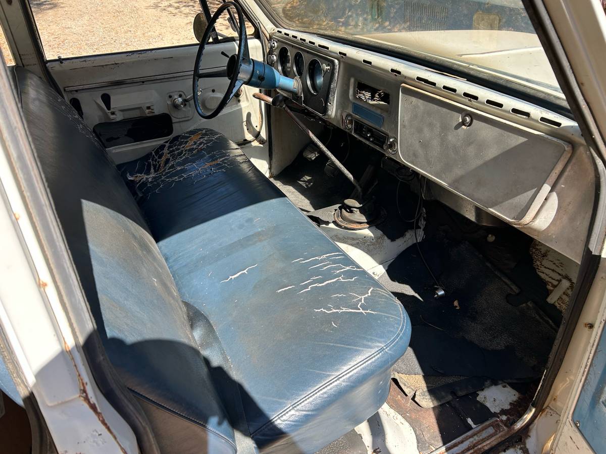 Chevrolet-suburban-1968-white-7