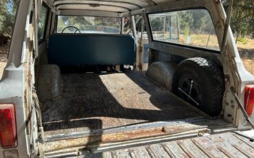 Chevrolet-suburban-1968-white-8