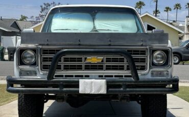 Chevrolet-suburban-1973-white