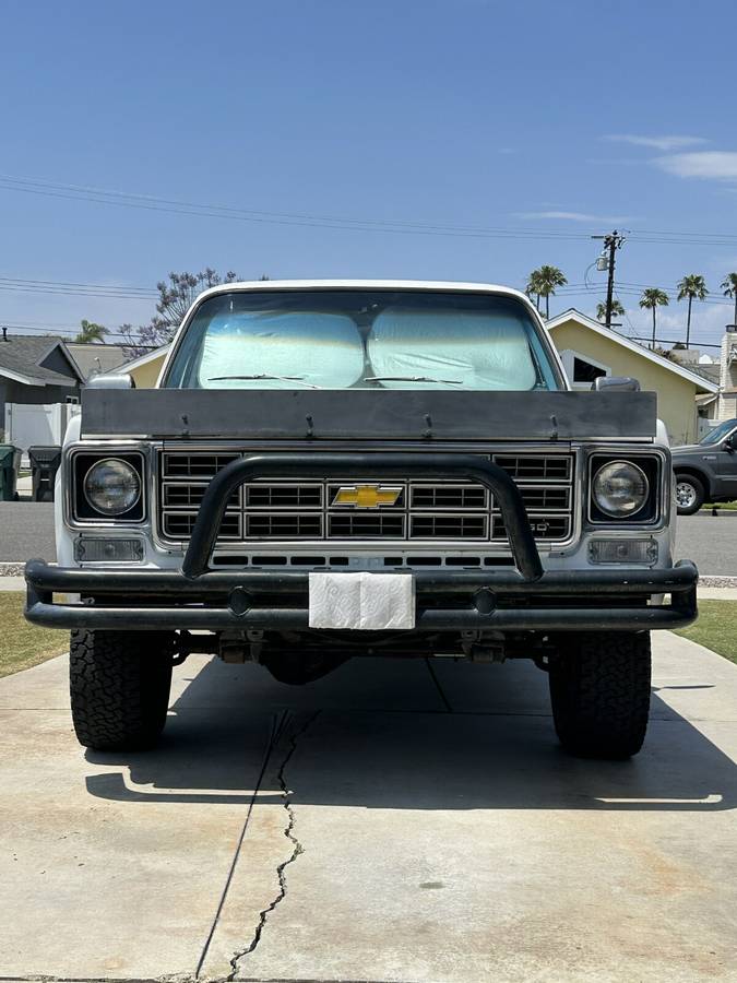 Chevrolet-suburban-1973-white