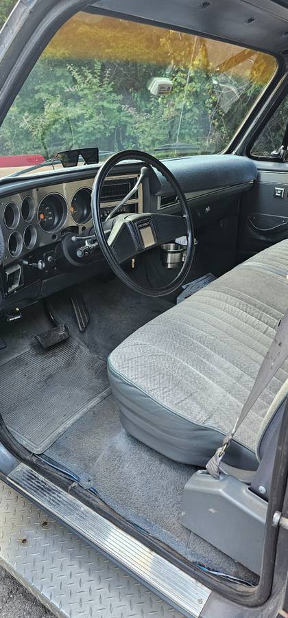 Chevrolet-suburban-1987-7
