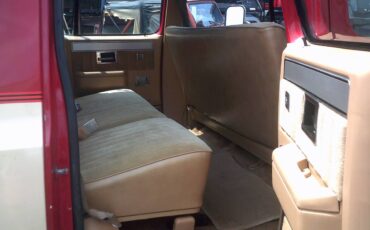 Chevrolet-suburban-1987-red-1