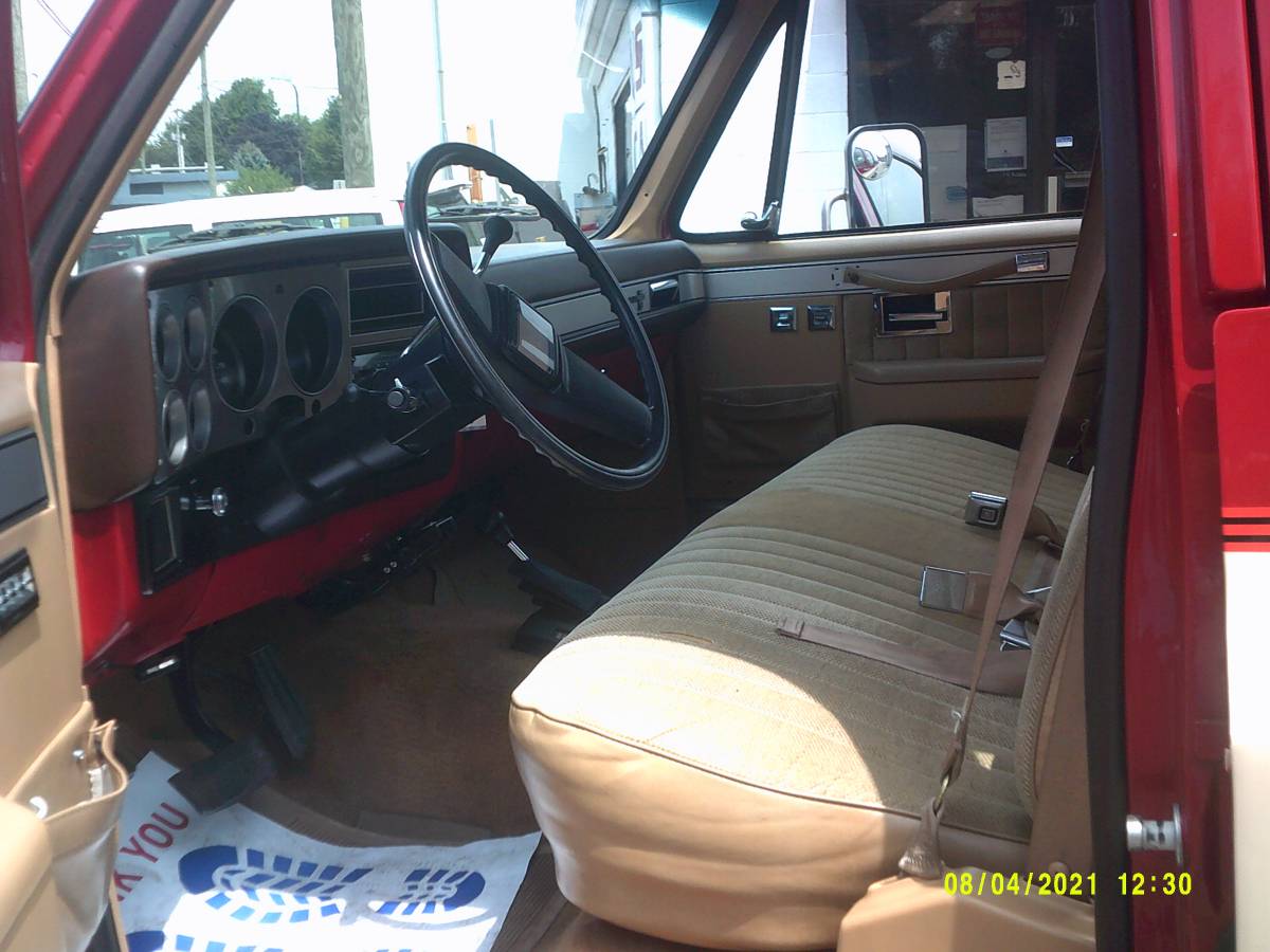 Chevrolet-suburban-1987-red-3