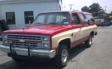 Chevrolet-suburban-1987-red