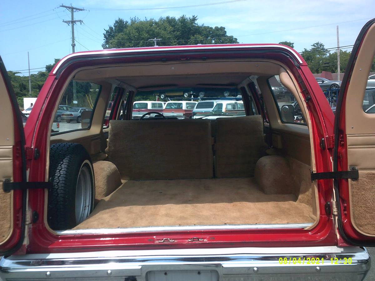 Chevrolet-suburban-1987-red-4