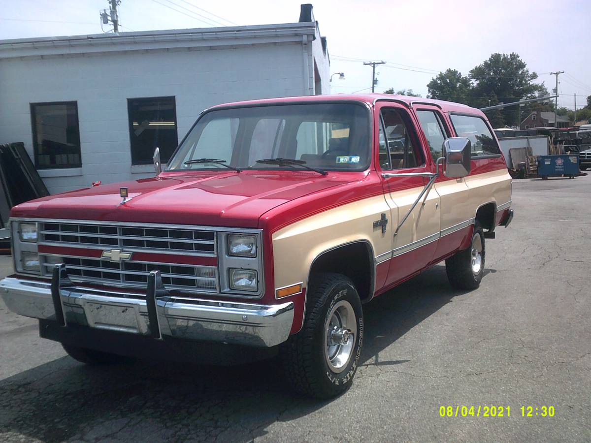 Chevrolet-suburban-1987-red