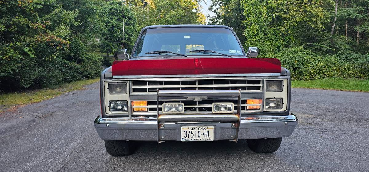 Chevrolet-suburban-1987