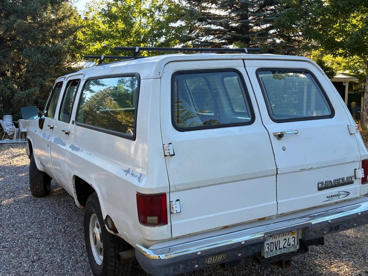 Chevrolet-suburban-1989-white-1