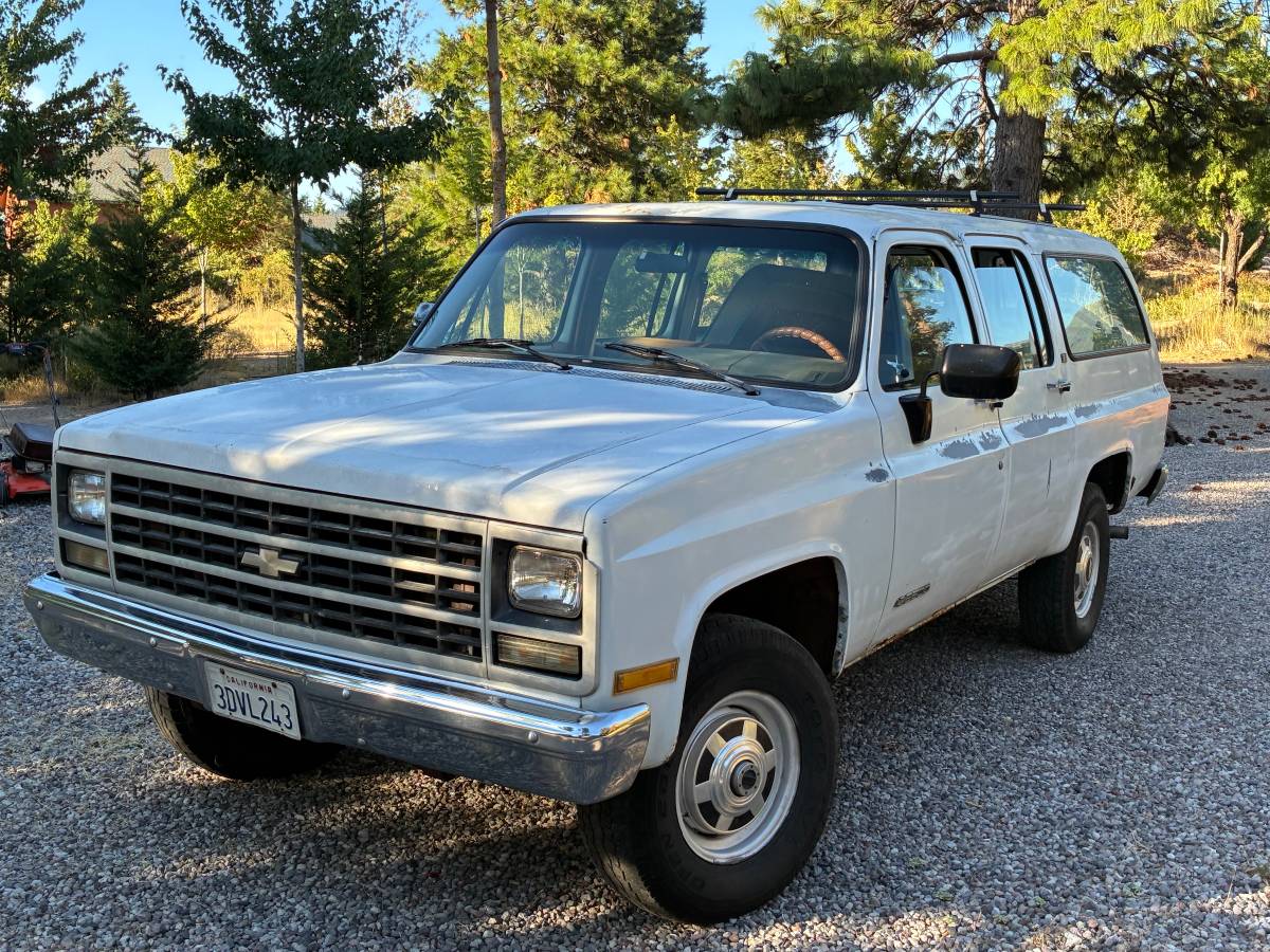 Chevrolet-suburban-1989-white-2