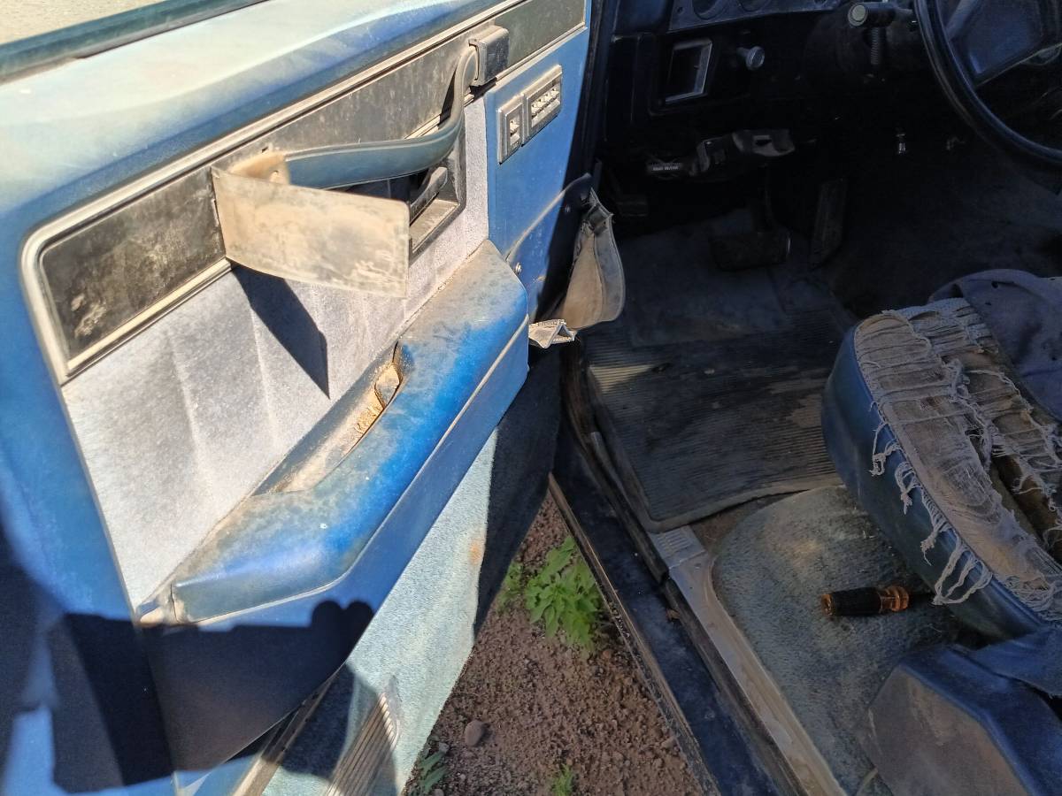 Chevrolet-suburban-20-1987-blue-3