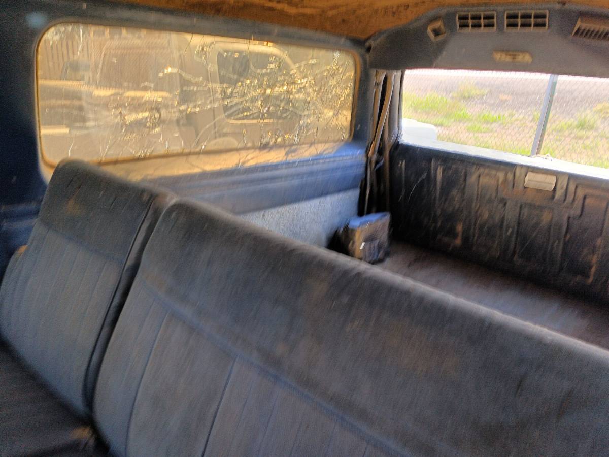 Chevrolet-suburban-20-1987-blue-5