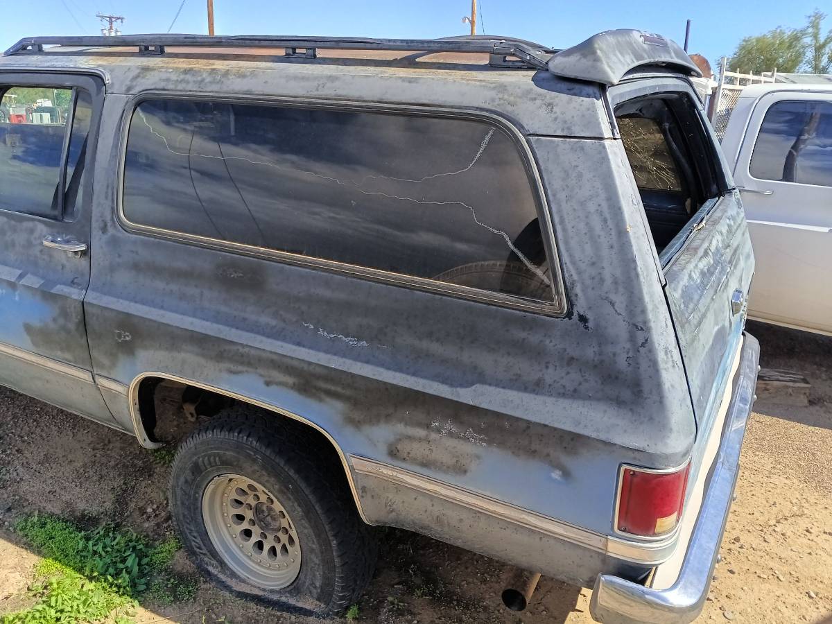 Chevrolet-suburban-20-1987-blue-6