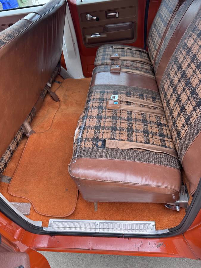 Chevrolet-suburban-2500-1975-orange-10