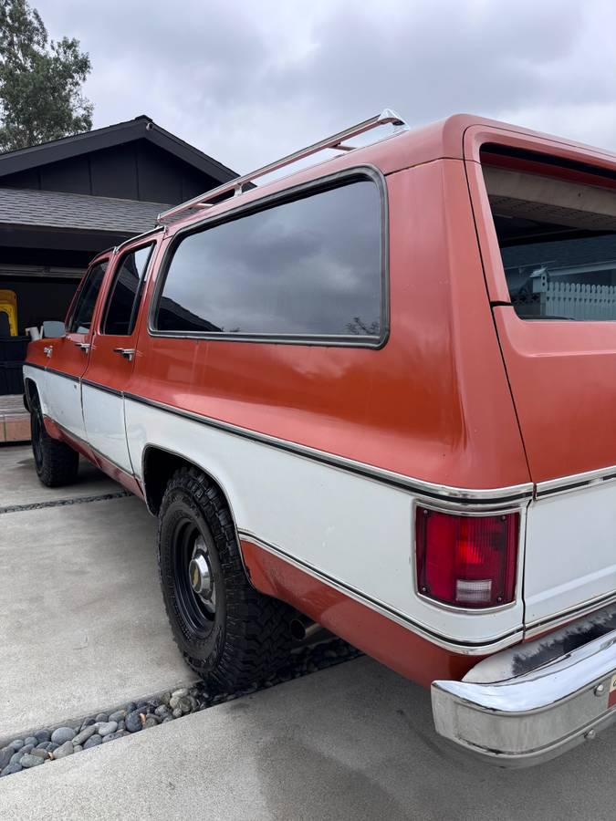 Chevrolet-suburban-2500-1975-orange-3