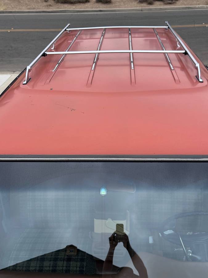 Chevrolet-suburban-2500-1975-orange-4