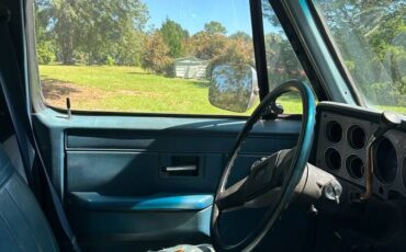 Chevrolet-suburban-scottsdale-20-1987-grey-2